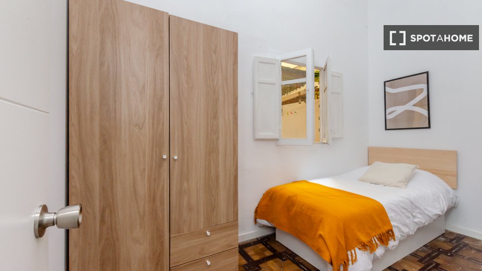 Double room Barcelona, 10 beds, 252m² — photo 10