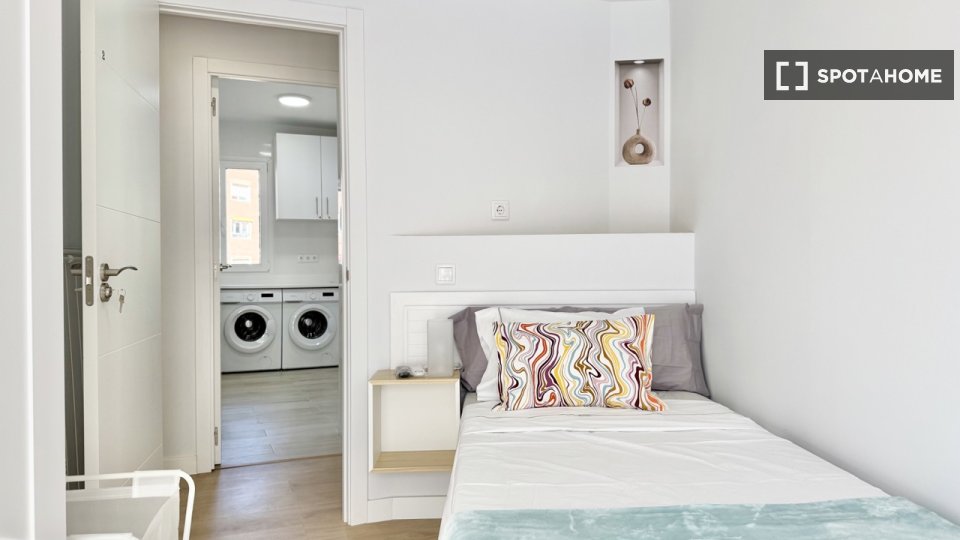 Double room Madrid, 8 beds, 164m² — photo 5
