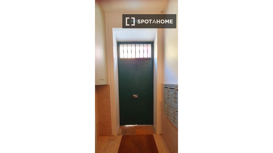 Apartment Lisbon, 1 bed, 65m² — photo 2