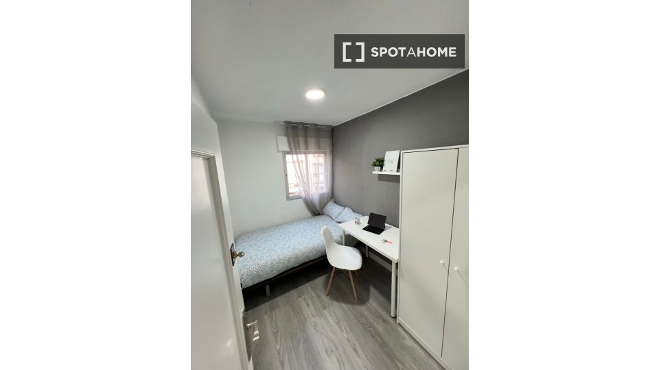 Double room Madrid, 4 beds — photo 13