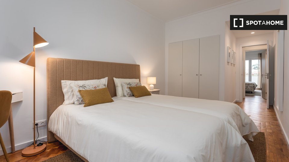 Apartment Lisbon, 2 beds, 75m² — photo 14