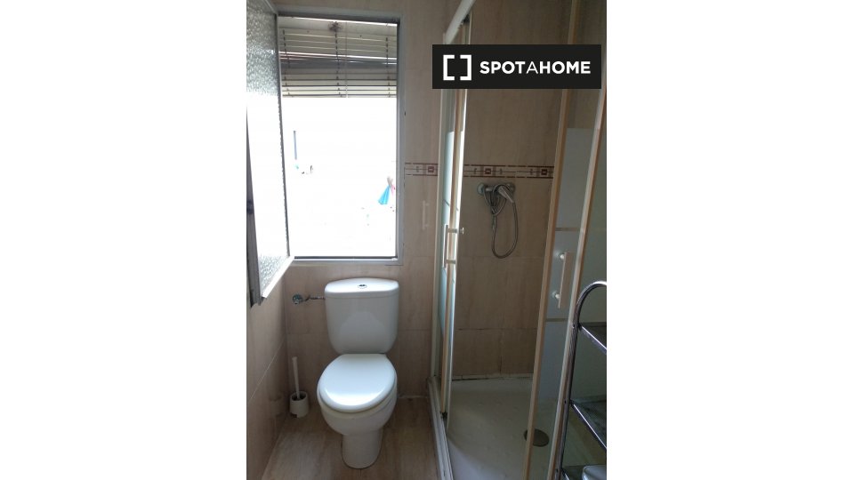 Double room Madrid, 2 beds — photo 4