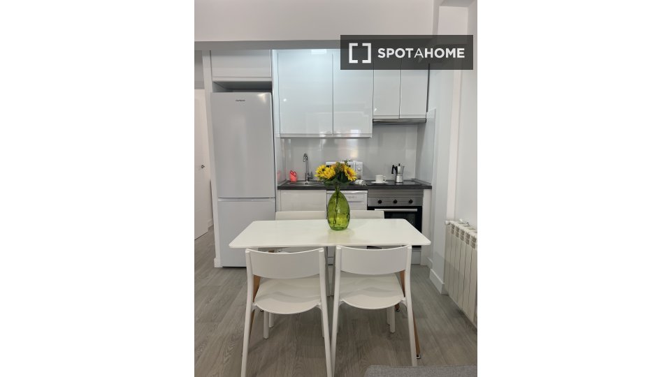 Apartment Madrid, 2 beds, 70m² — photo 2