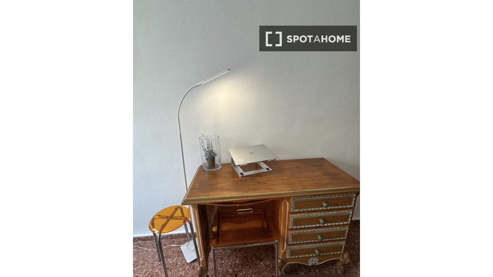 Double room Valencia, 2 beds, 90m² — photo 4