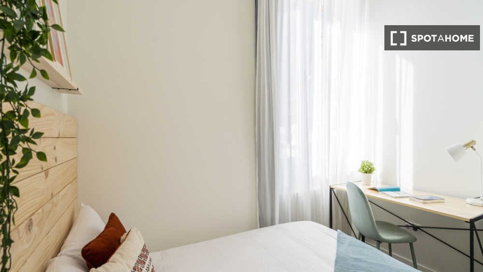 Double room Madrid, 17 beds — photo 55
