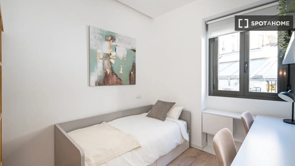 Double room Madrid, 5 beds — photo 3