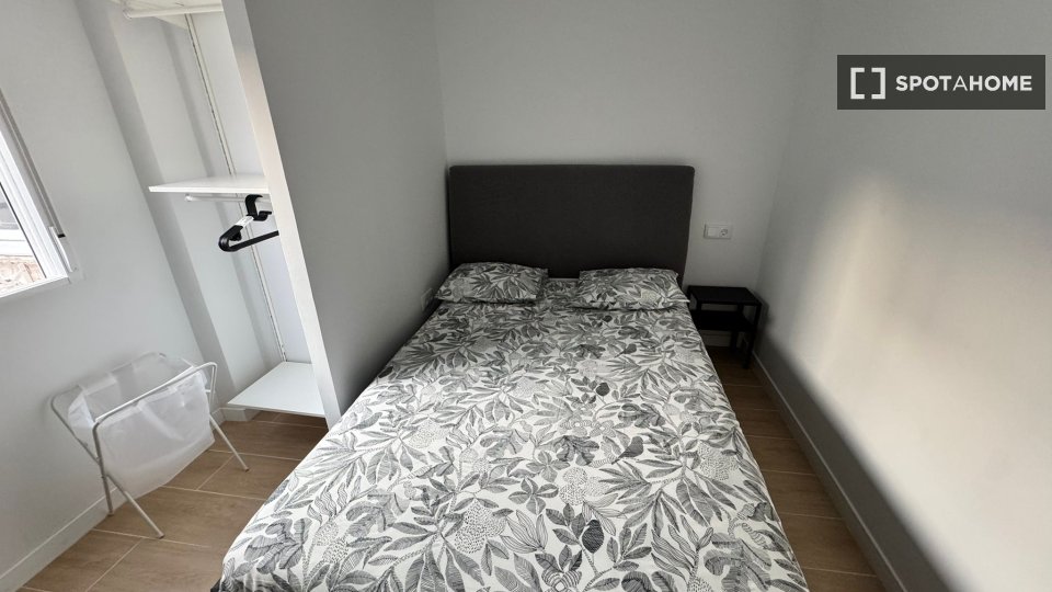 Double room Alicante, 5 beds, 90m² — photo 14