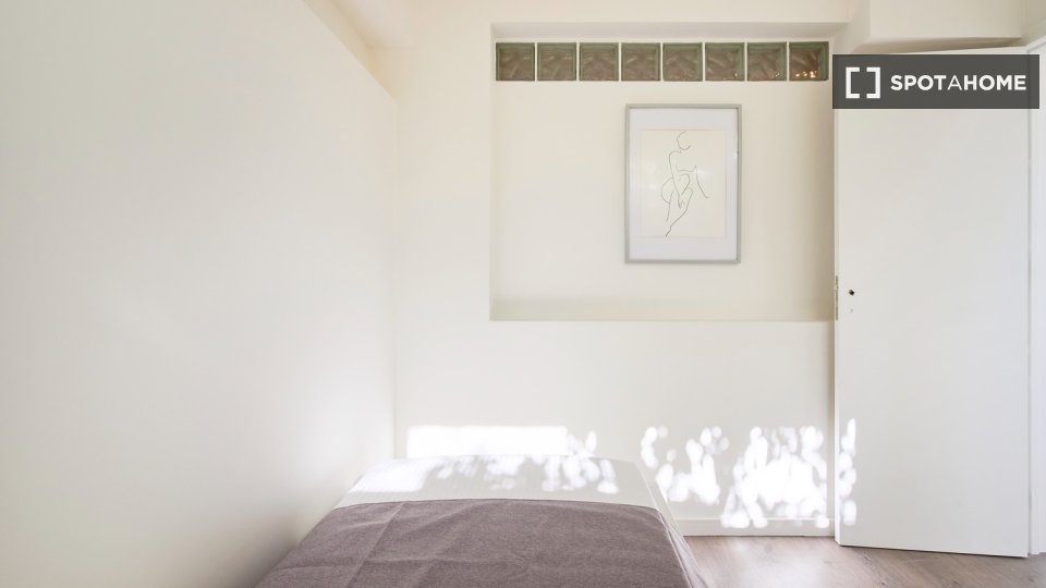 Double room Lisbon, 4 beds — photo 54