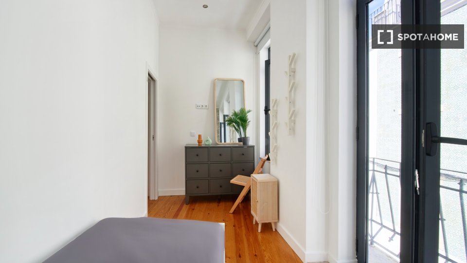 Apartment Lisbon, 2 beds, 45m² — photo 32