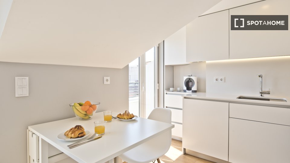 Apartment Lisbon, 2 beds, 33m² — photo 8