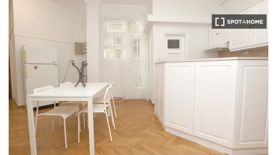 Double room Athens, 4 beds — photo 5