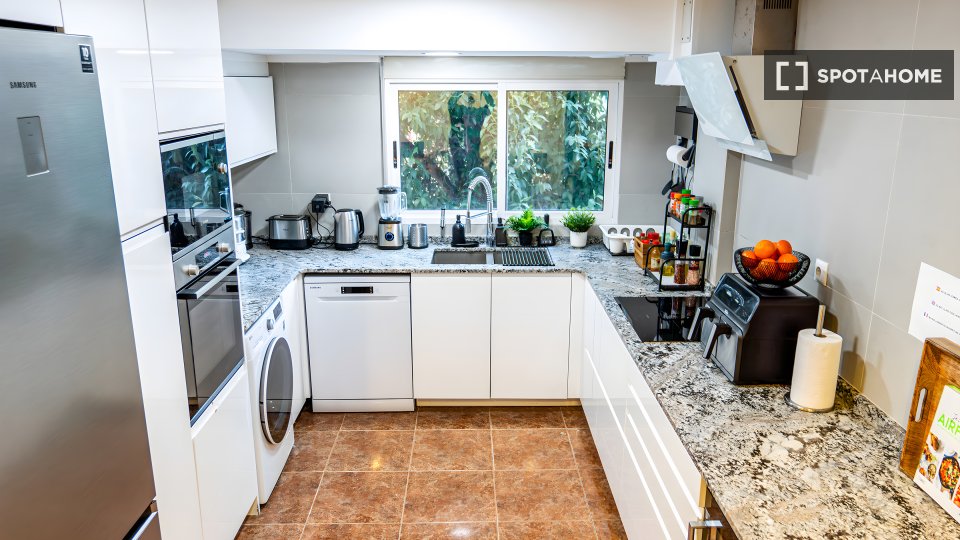 Double room Valencia, 4 beds, 90m² — photo 11