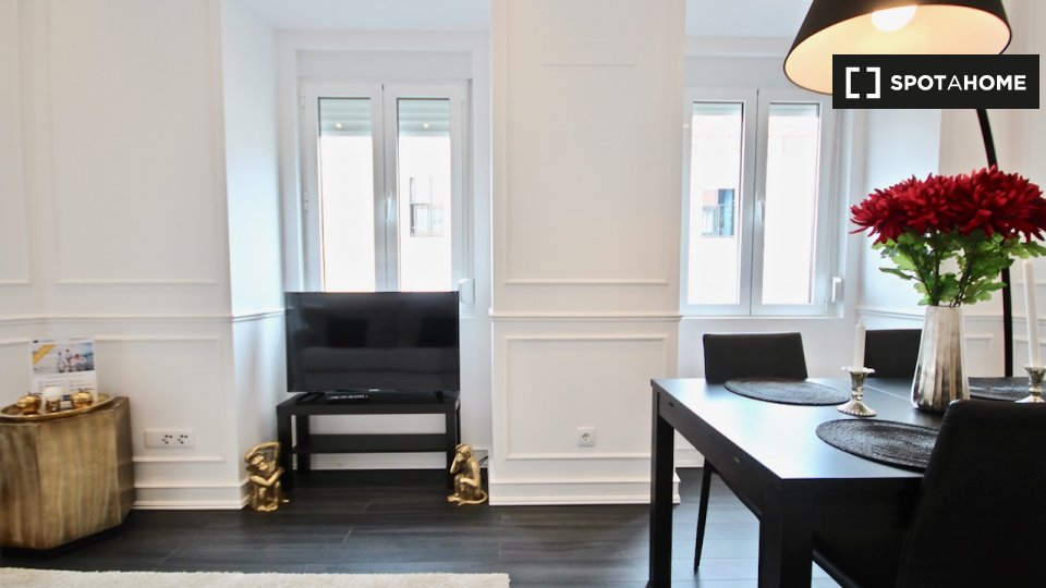 Apartment Lisbon, 2 beds, 70m² — photo 5