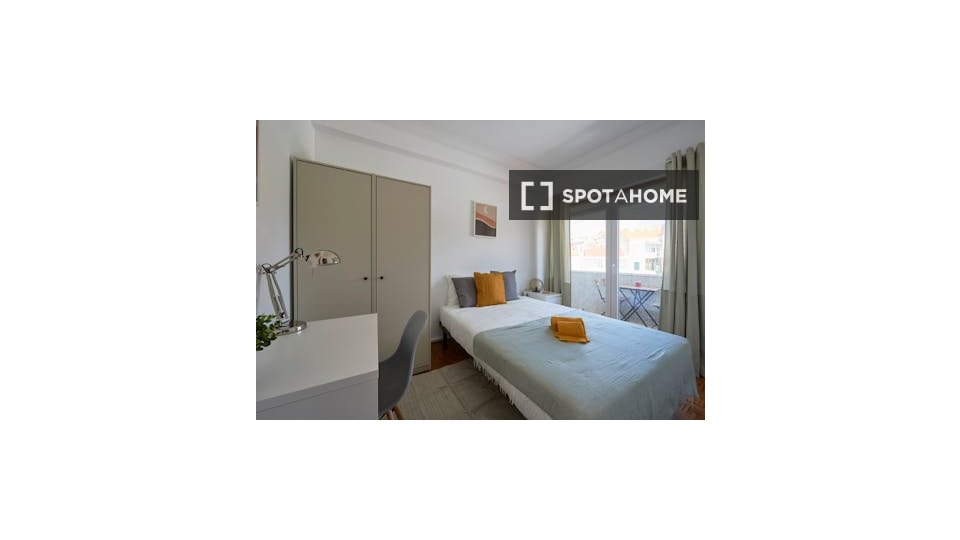 Double room Lisbon, 6 beds — photo 15