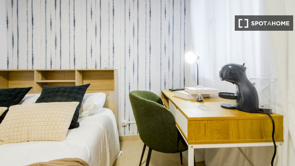 Double room Madrid, 7 beds, 113m² — photo 2