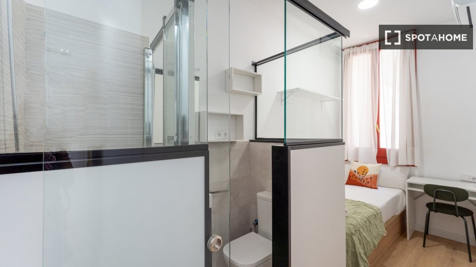 Double room Madrid, 5 beds — photo 16