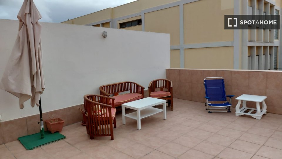 Double room Santa_Cruz_De_Tenerife, 2 beds, 60m² — photo 1