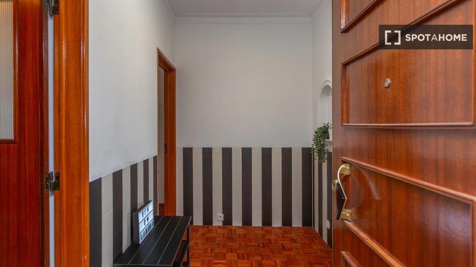 Double room Lisbon, 4 beds — photo 11
