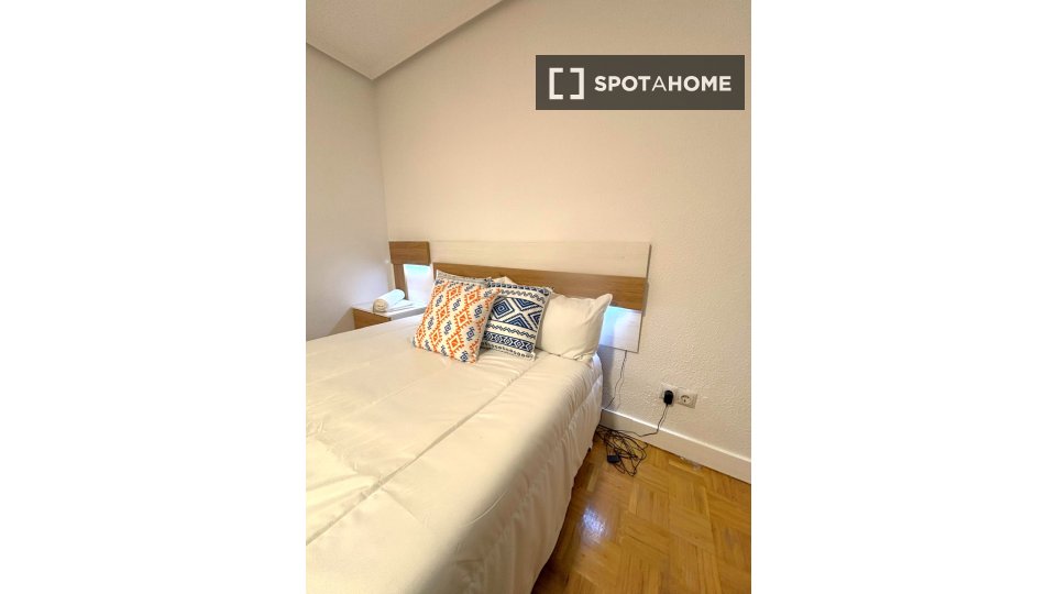 Double room Madrid, 8 beds, 170m² — photo 13