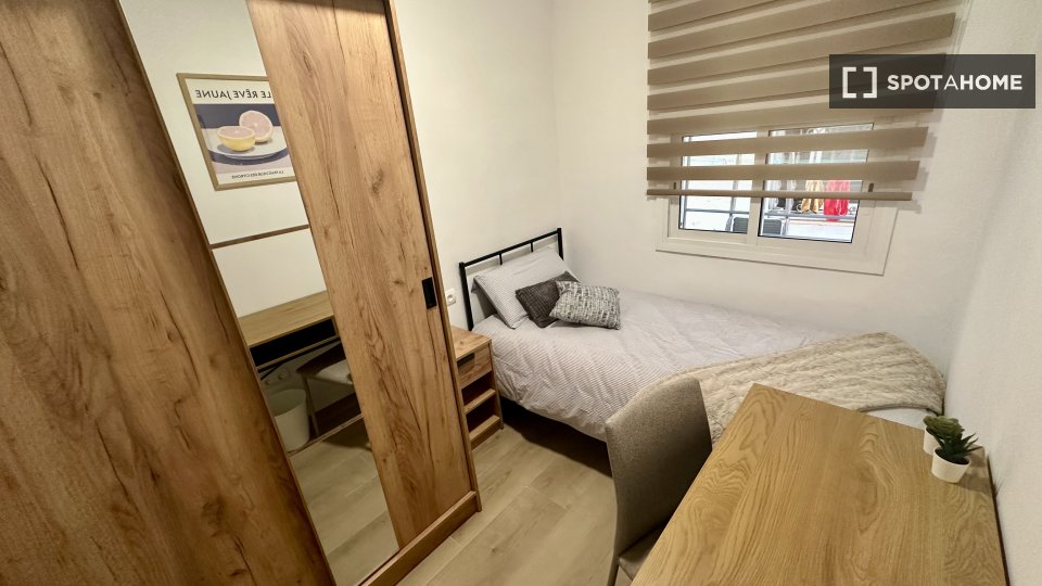 Double room Barcelona, 4 beds, 70m² — photo 26