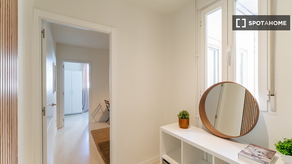 Double room Madrid, 3 beds — photo 12