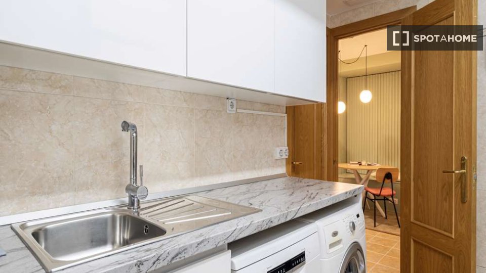 Double room Madrid, 4 beds — photo 28