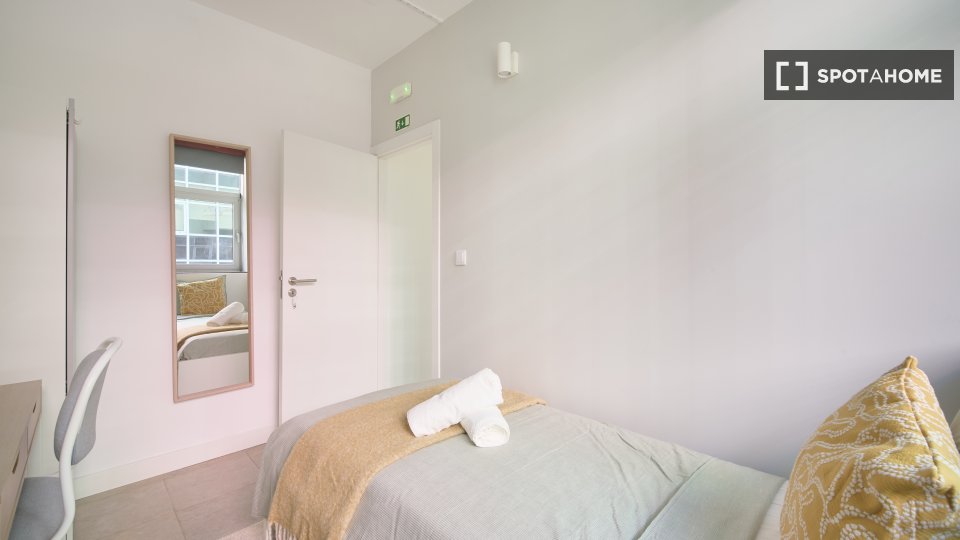 Double room Lisbon, 9 beds — photo 12