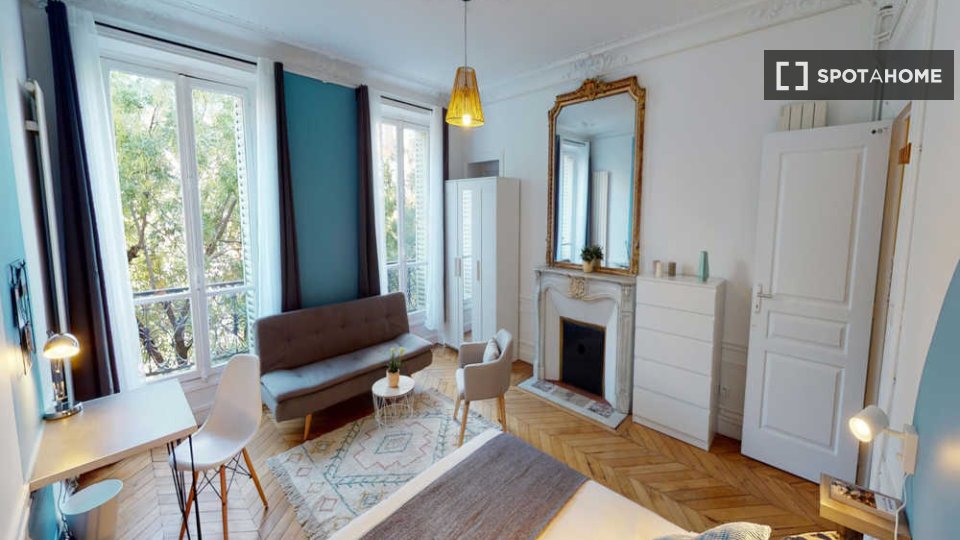 Double room Paris, 4 beds, 90m² — photo 1