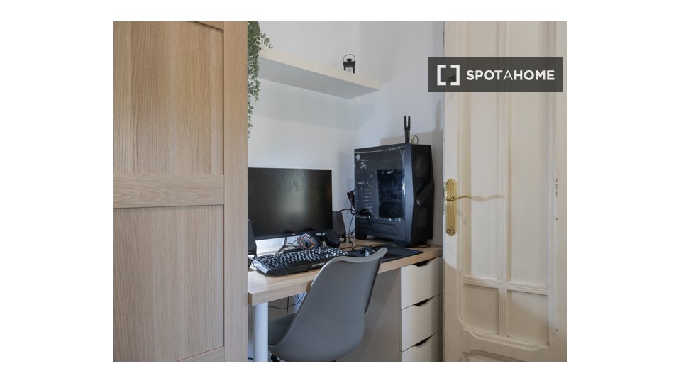 Double room Madrid, 4 beds, 100m² — photo 23