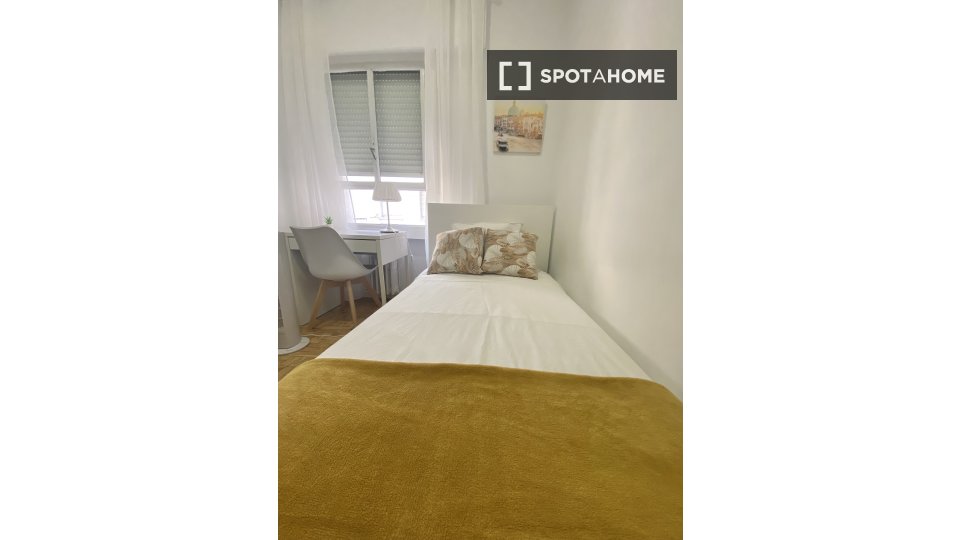 Double room Madrid, 4 beds, 100m² — photo 8
