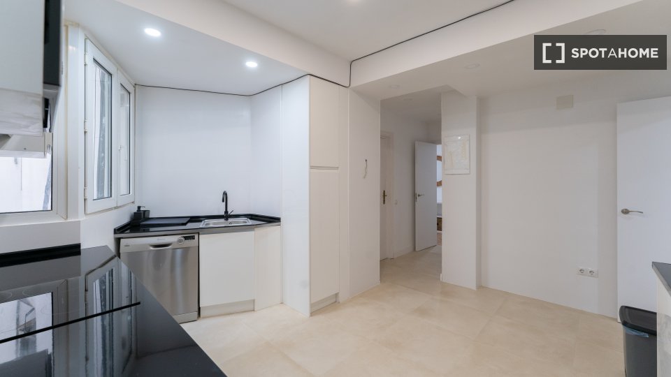 Double room Madrid, 7 beds — photo 9