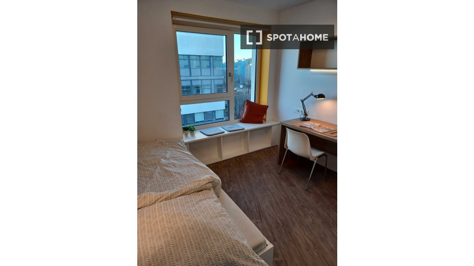 Double room Berlin, 2 beds, 82m² — photo 35
