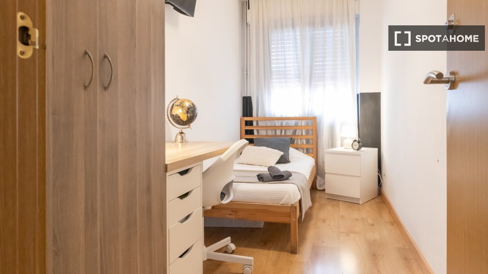Double room Madrid, 7 beds, 160m² — photo 37