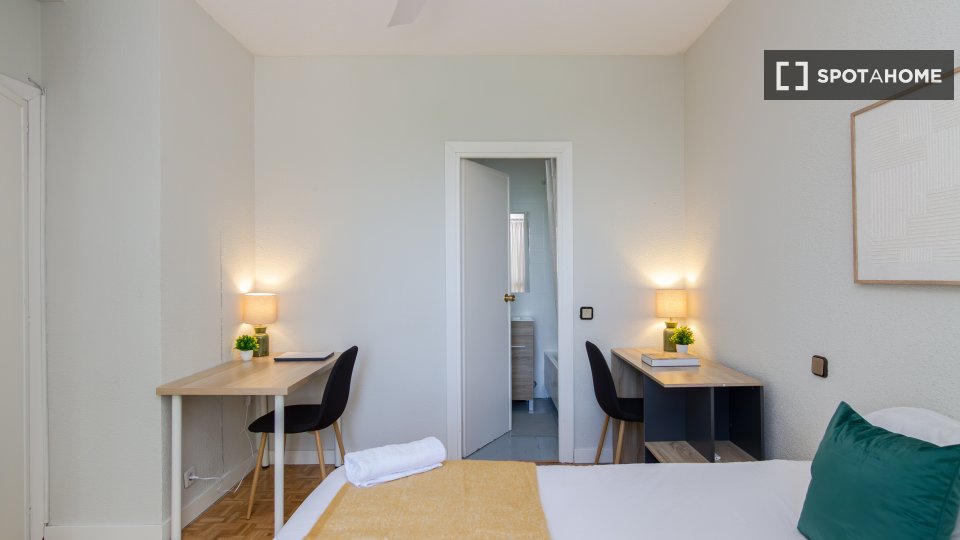 Double room Madrid, 5 beds — photo 46