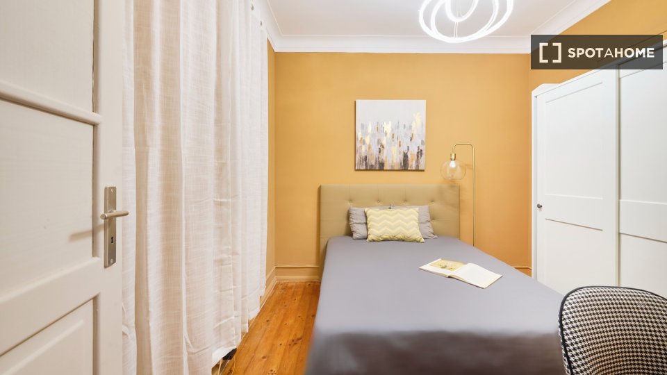 Double room Lisbon, 4 beds — photo 52