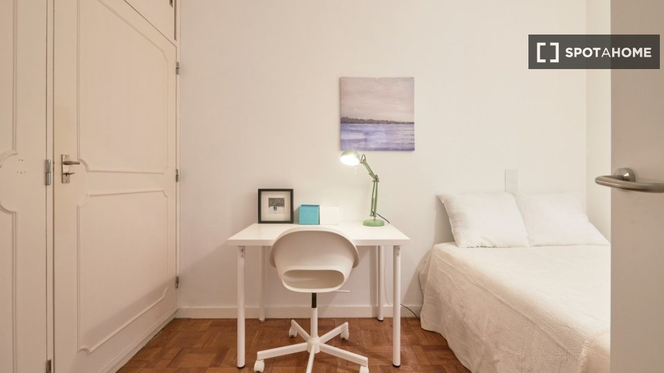 Double room Lisbon, 10 beds — photo 42