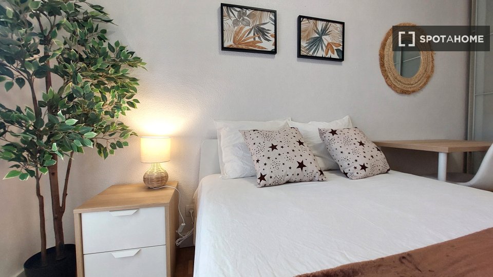 Double room Madrid, 4 beds, 61m² — photo 16