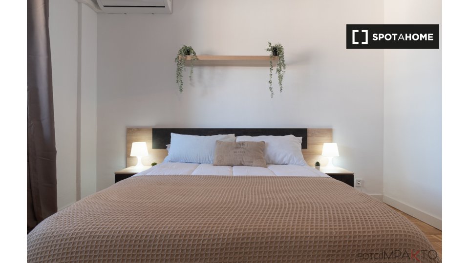 Double room Madrid, 6 beds, 140m² — photo 4