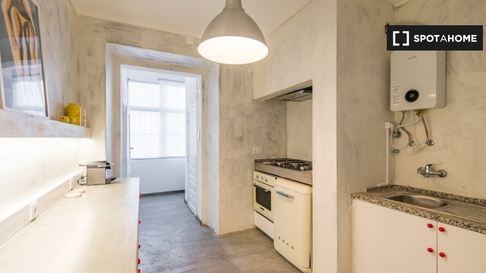 Double room Lisbon, 6 beds, 117m² — photo 9