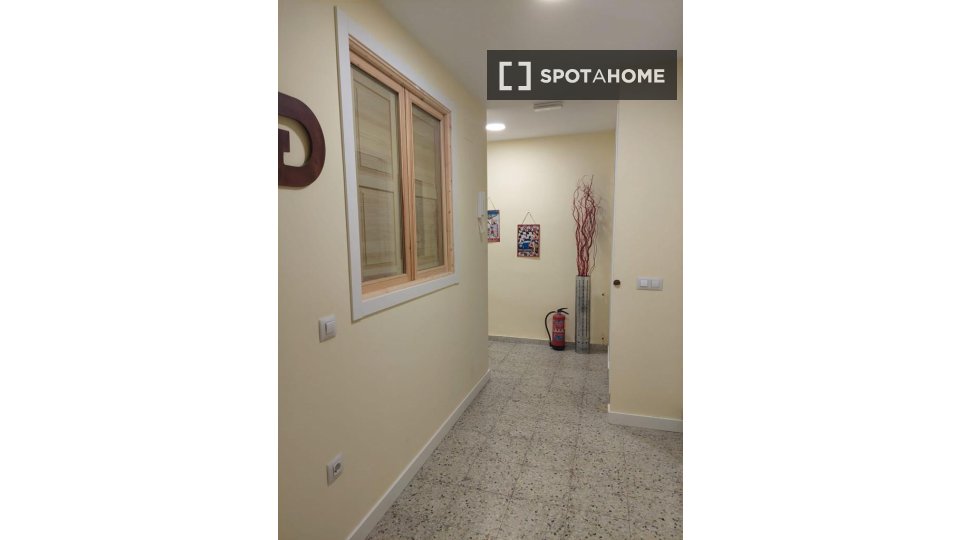 Double room Madrid, 9 beds — photo 15