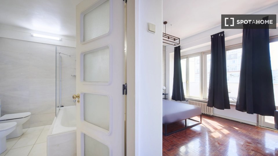 Double room Lisbon, 7 beds — photo 12