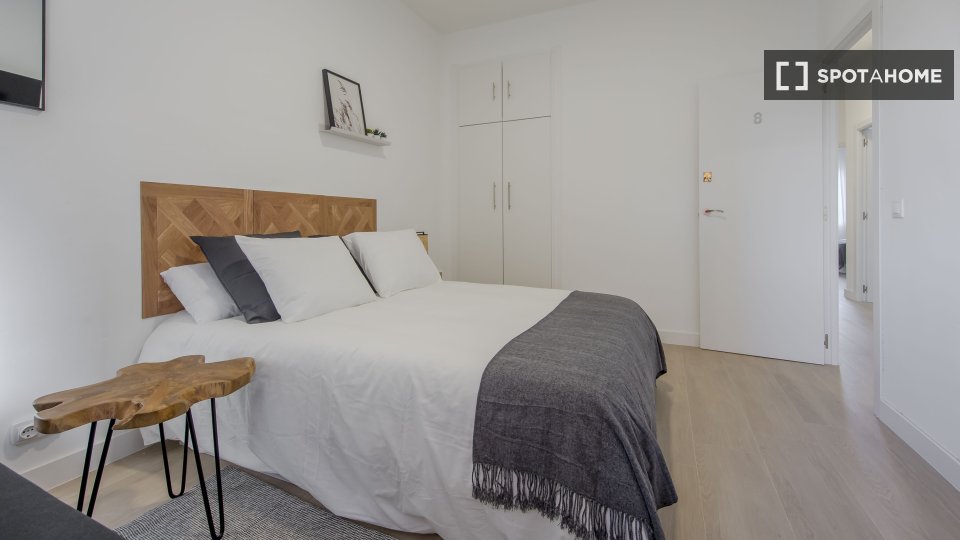 Double room Madrid, 9 beds, 200m² — photo 18