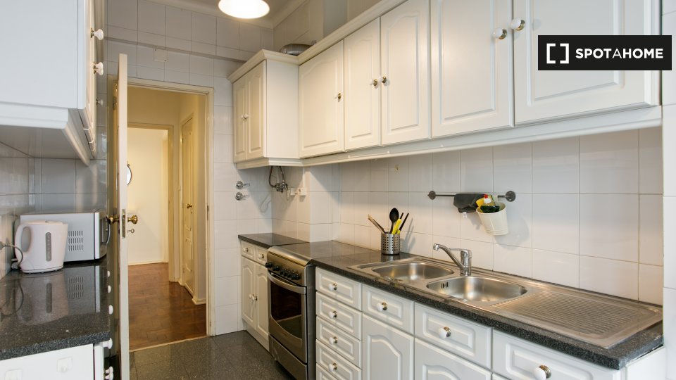 Double room Lisbon, 5 beds — photo 6