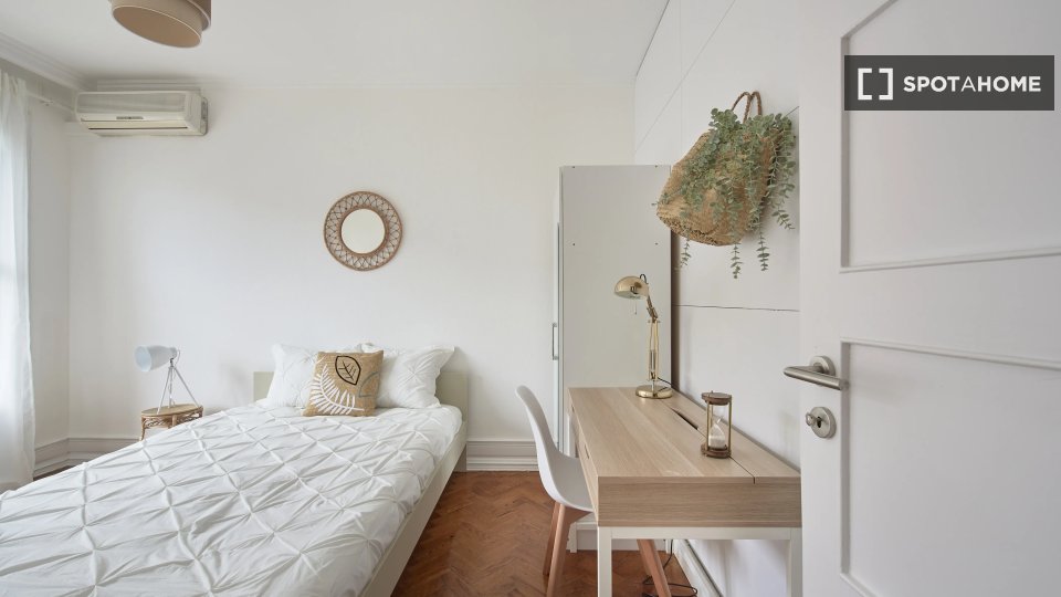 Double room Lisbon, 8 beds — photo 1