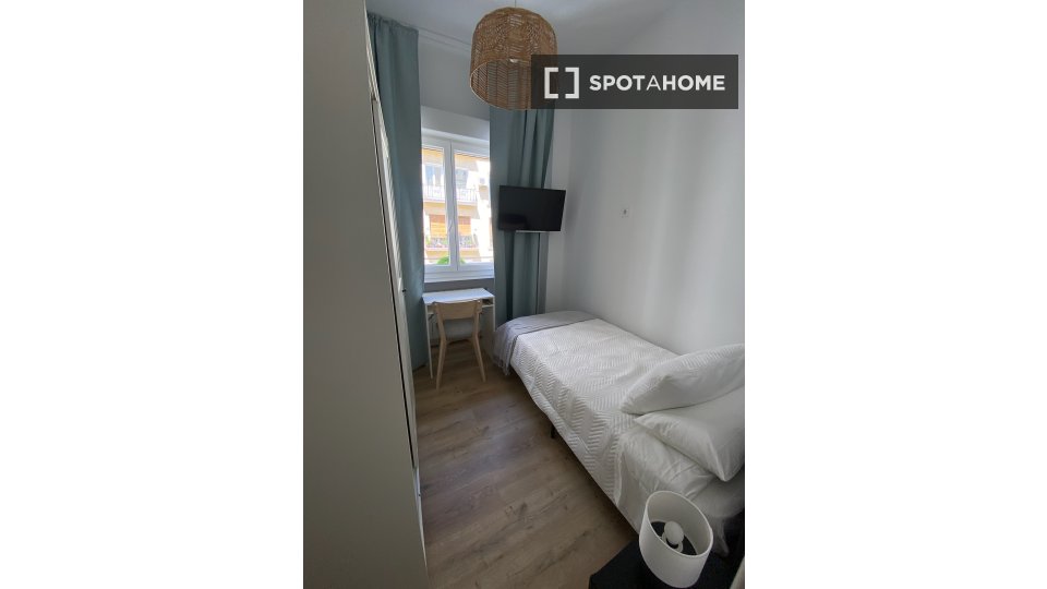 Double room Madrid, 5 beds, 100m² — photo 10