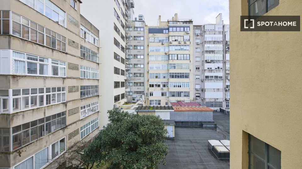 Double room Lisbon, 5 beds — photo 10
