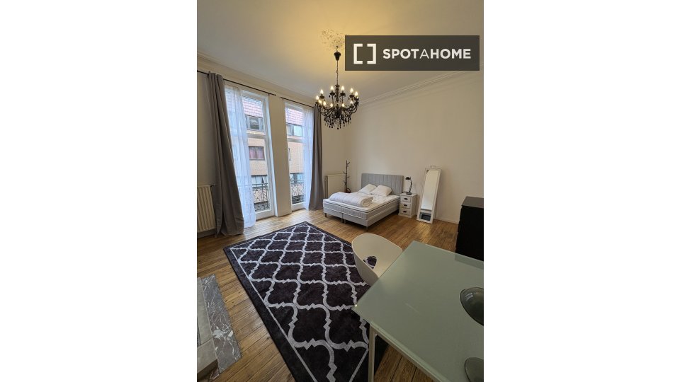Double room Brussels, 5 beds, 360m² — photo 1