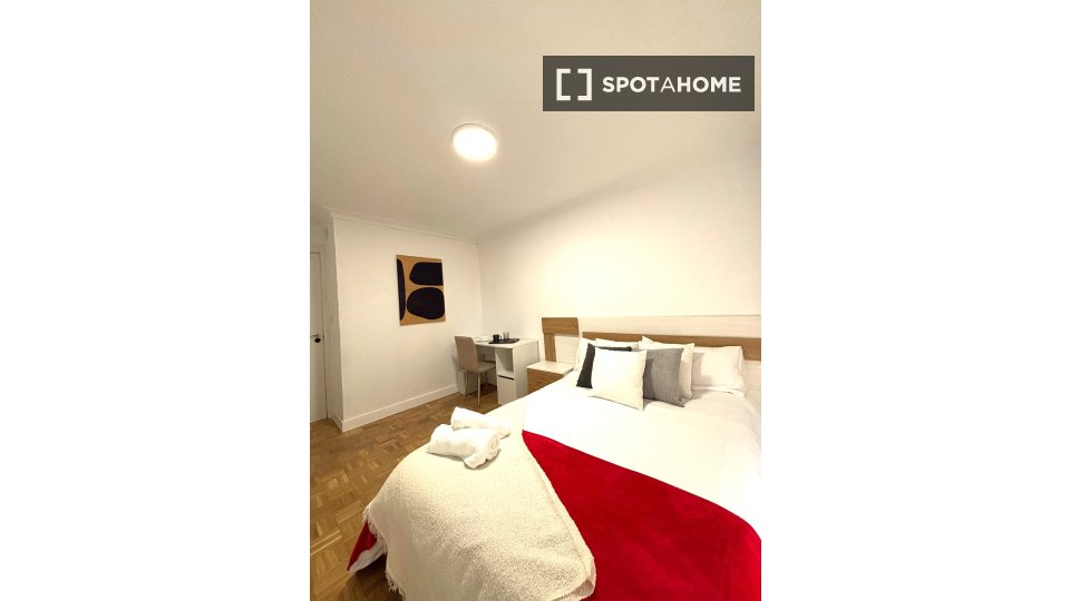 Double room Madrid, 8 beds, 160m² — photo 34