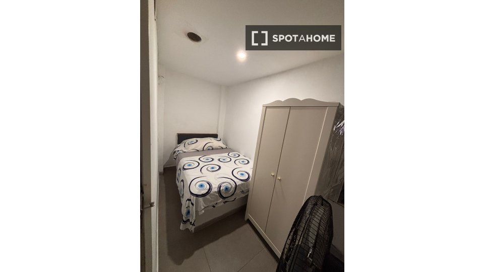Double room Valencia, 6 beds, 70m² — photo 6
