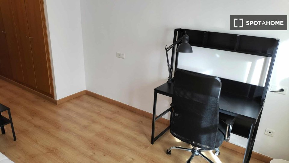 Double room Valencia, 3 beds — photo 16